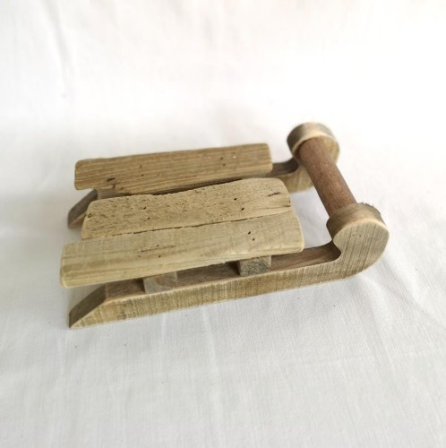 Drewniane sanki z postarzanego drewna male.