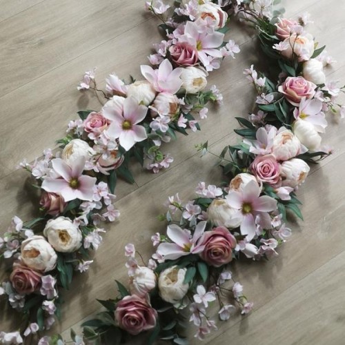 Girlandy kwiatowe z magnoliami