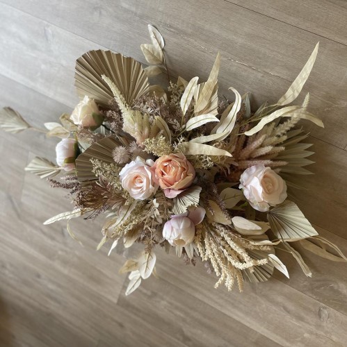 Dekoracja w stylu boho z suszonymi liśćmi