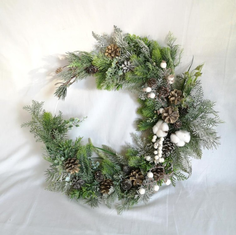 Wieniec bożonarodzeniowy ze świerku