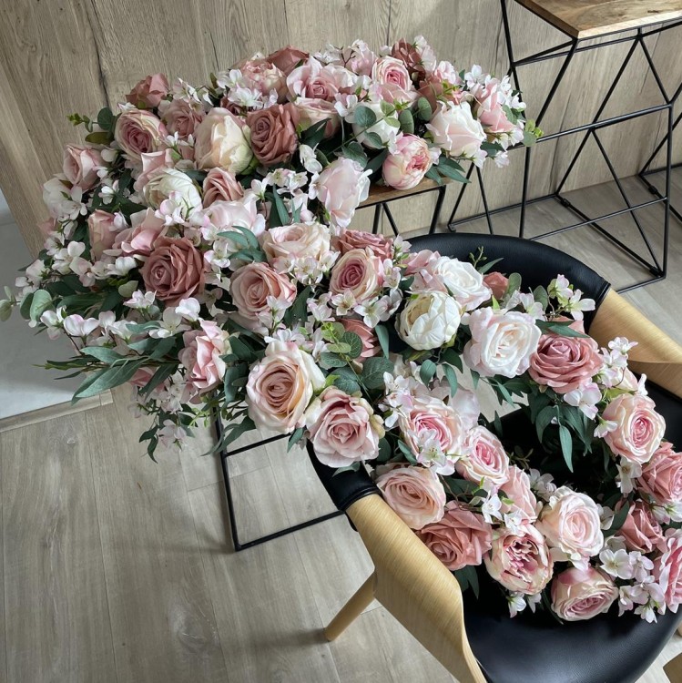 Dekoracjyjna girlanda kwiatowa