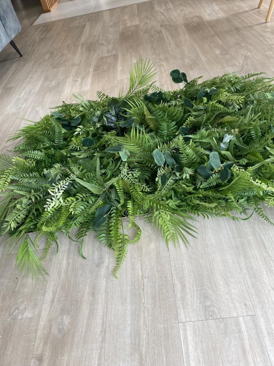 Sciana ze sztucznych roslin ogrod wertykalny na sufit.jpg