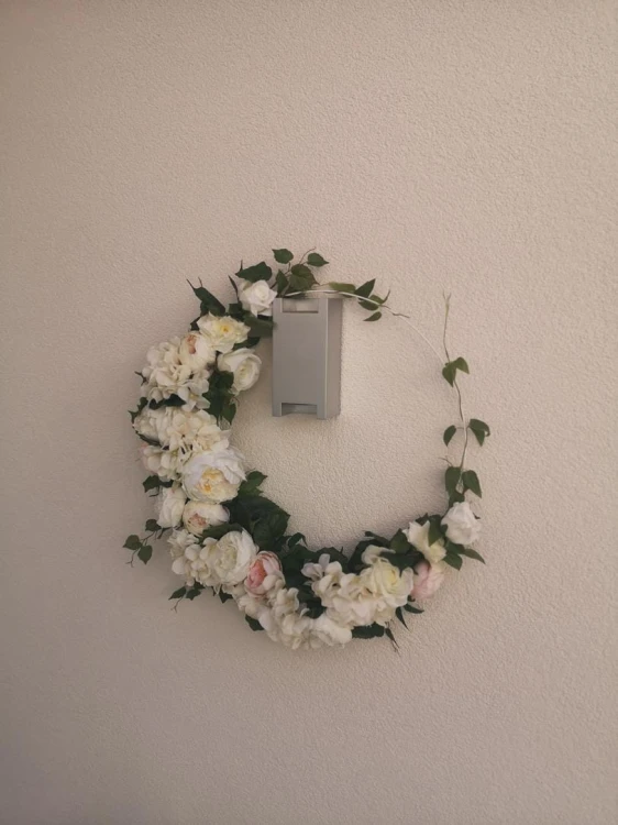 Kolo-z-kwiatow-sztucznych-do-sali-slubnej-50cm.jpg